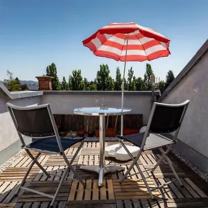 https://dachgeschosswohnung-ca-80m-mit-sud-ost-terrasse.graz-austria-hotels.com
