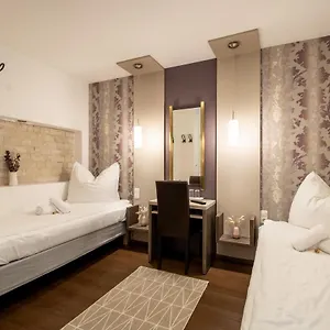 https://hotel-amadea.saalbachhinterglemmhotels.com